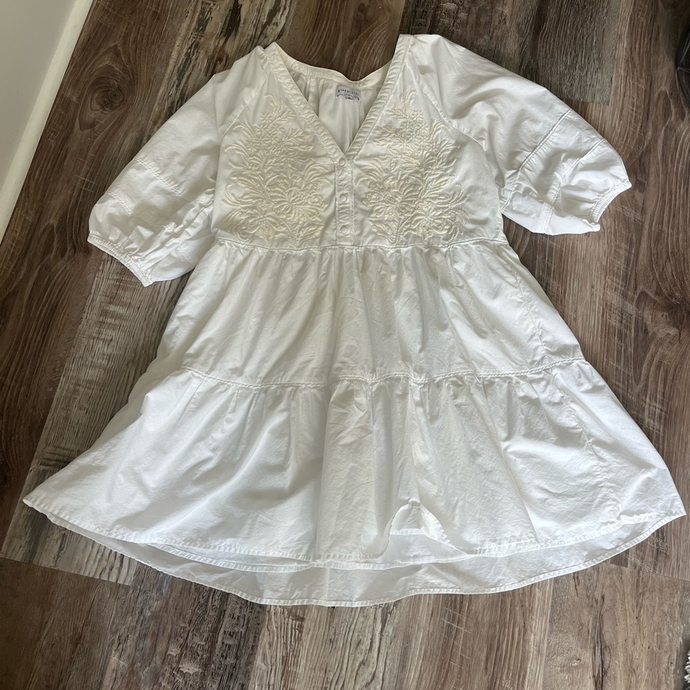 Gianni bini white tiered dress with cream floral design Medium